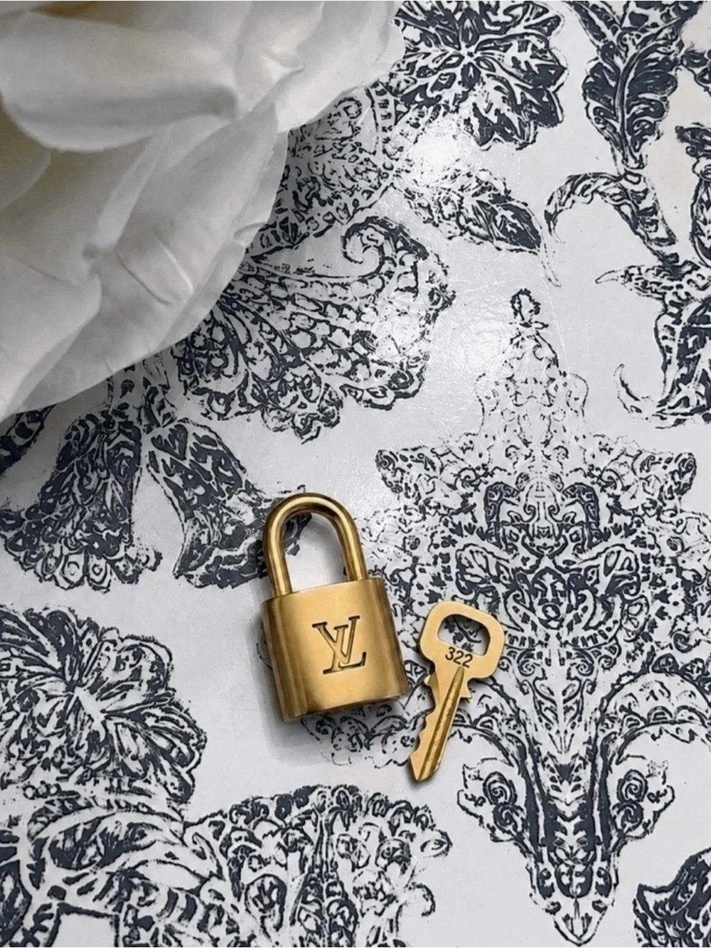 Authentic Louis Vuitton LV Lock And Key/ Four Chains #322